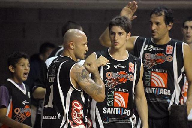 Ol�mpico barri� a Sionista y clasific� al S�per 8