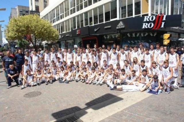 Pe�arol sigue apostando al futuro