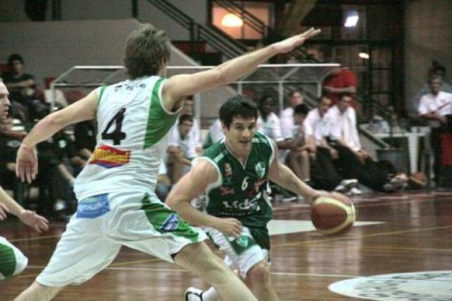 Atenas gan� con lo justo