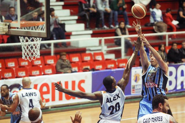 Sao Jos� se impuso a todo gol