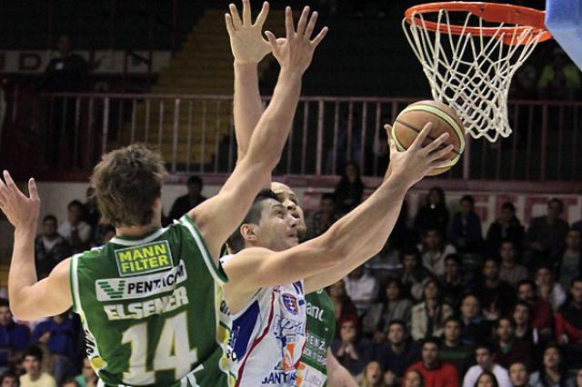 Quimsa amarg� a Atenas y tom� ventaja