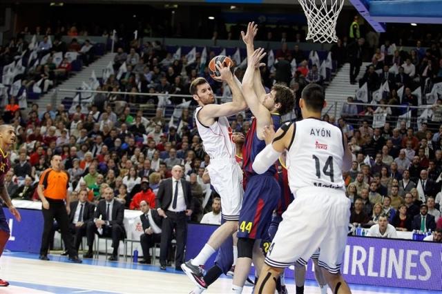 El Madrid destruye al Bar�a en un recital