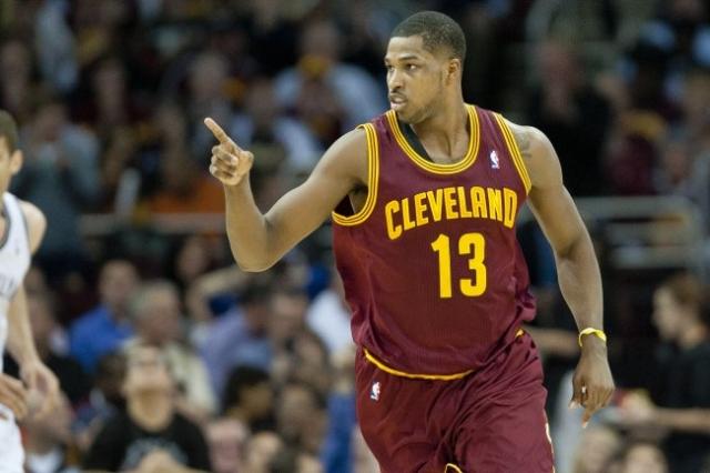 Cavs sac� la billetera para mantener la columna