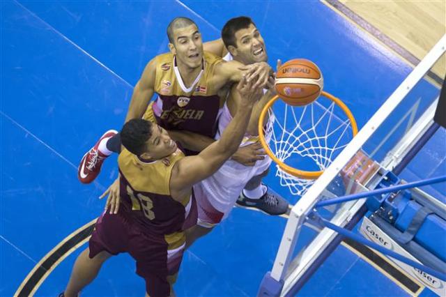 Espa�a sud� vinotinto