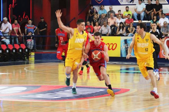 Quimsa estamp� una victoria en la foto del debut