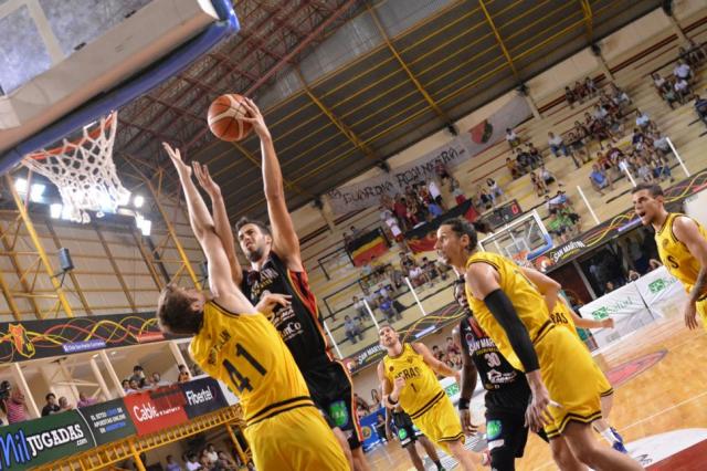 San Mart�n suma en casa