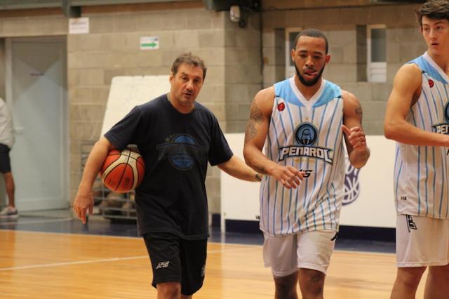 Primer entrenamiento de Dabney en Pe�arol