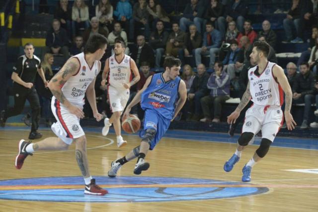 Subi� y baj� el tel�n