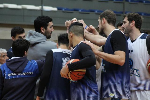 Pe�arol ya piensa en el debut