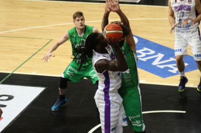 Barrio Parque sorprendi� a Quimsa