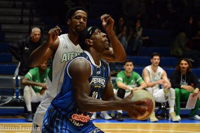 Atenas campe�n en Uruguay