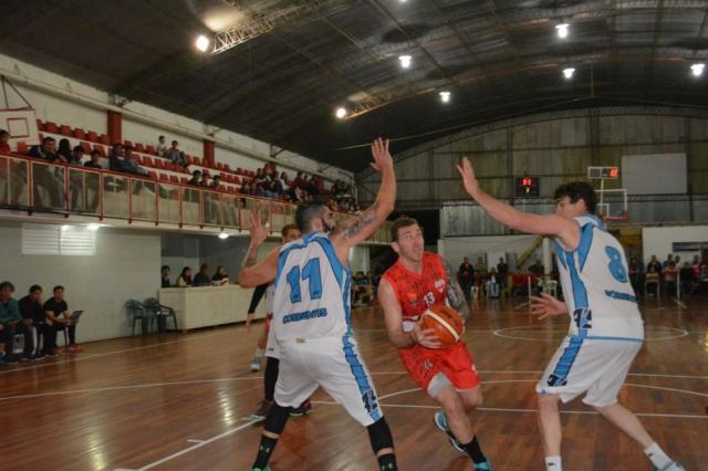 Regatas cay� ante Atl�tico Saladas