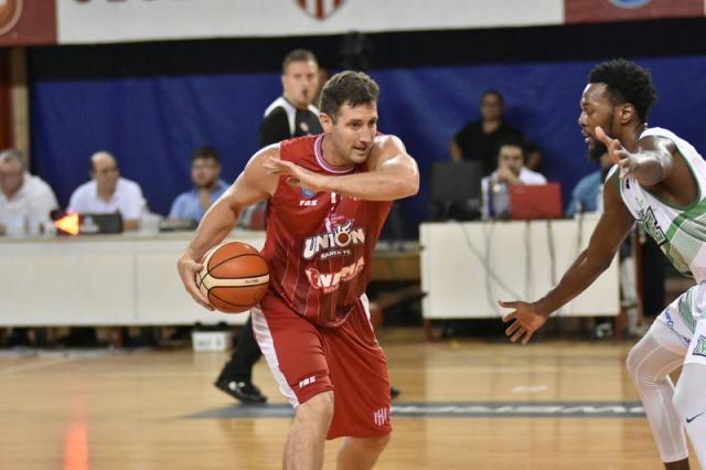 Hind� atrap� al le�n