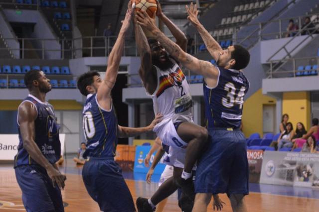 No rezaron al Santo en Pascuas