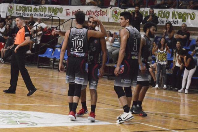 Viedma con cierre, La Uni�n y Espa�ol salen del fondo