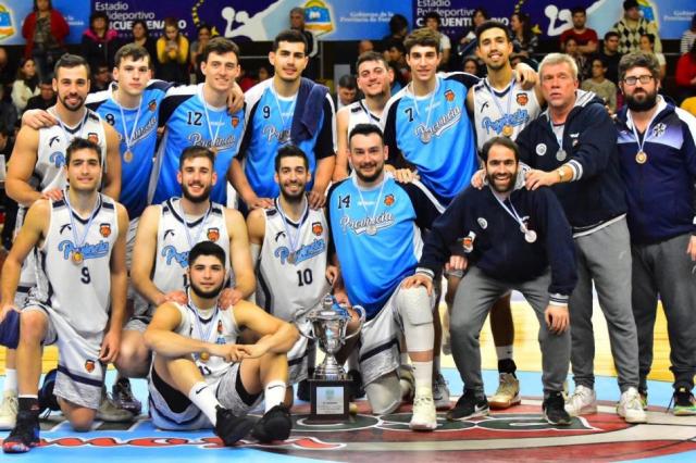 Formosa le regal� el trofeo a su gente