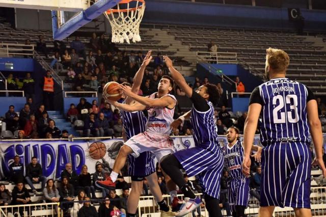 Pe�arol puso primera con una victoria en el cl�sico