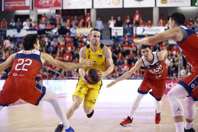 Una levanta, el otro todav�a no