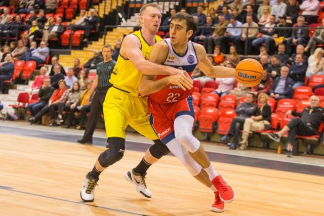 Se qued� en el vestuario