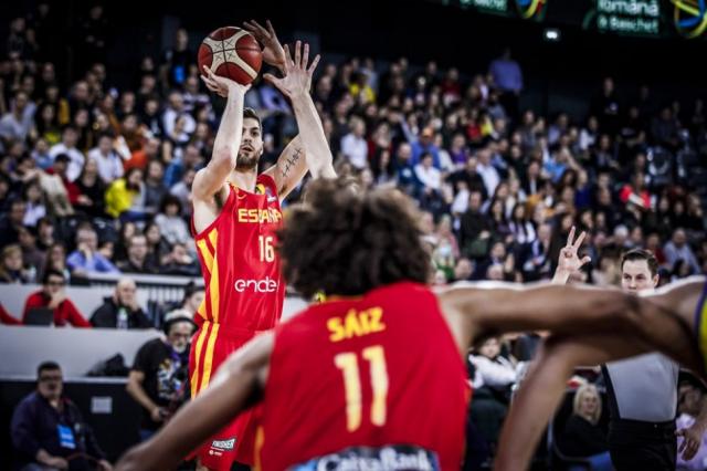 Espa�a y Serbia comenzaron con el pie derecho