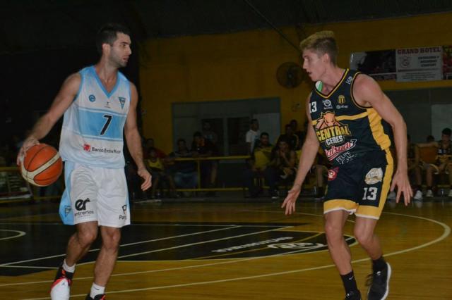 Echague sorprendi� afuera, Rivadavia por la m�nima