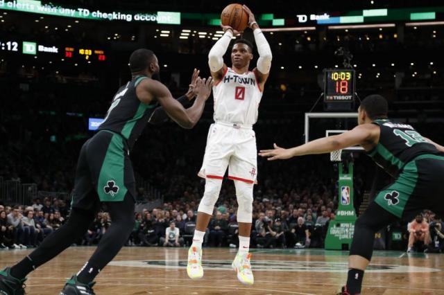 Rockets amarg� a los Celtics con Westbrook en llamas