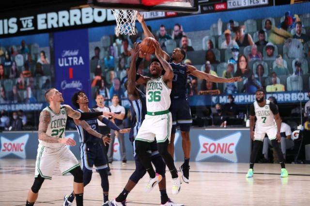 San Antonio esquiv� la eliminaci�n y llegar� al �ltimo d�a con chances de Play-in