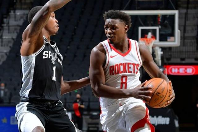 Los nuevos Rockets triunfaron en cl�sico texano