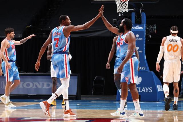 Debut so�ado para James Harden