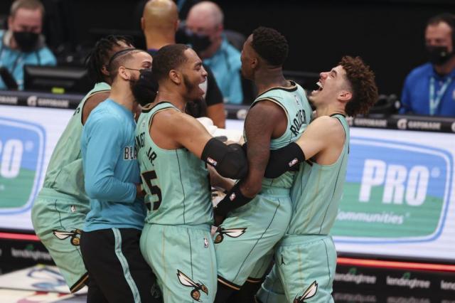 Hornets triunf� sobre la bocina