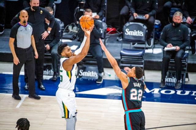 Utah golpe� a Memphis con Mitchell y Gobert