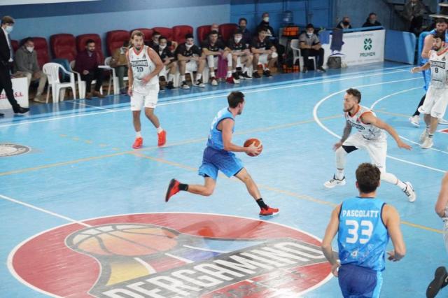 Z�rate sigue de largo