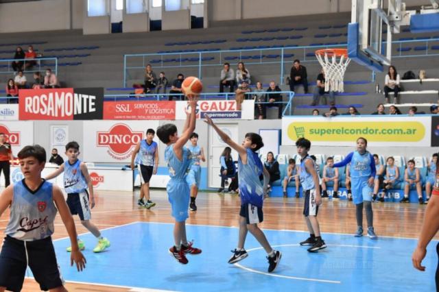 Inici� el femenino en Ober�