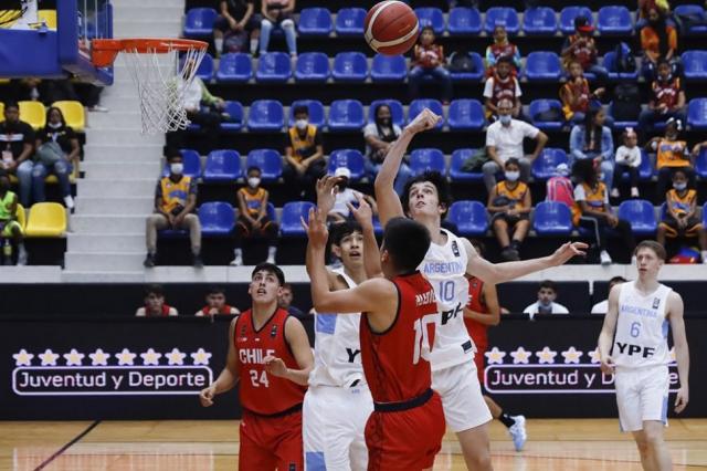 Cumpli� en ambos costados