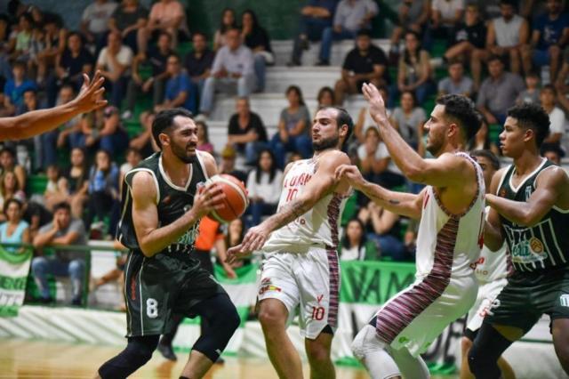 La Uni�n al frente, Regatas y Riojano protagonistas