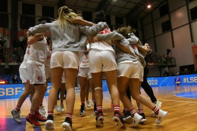 Gonz�lez: �Se me hizo un nudo en la garganta al comienzo de cada partido�