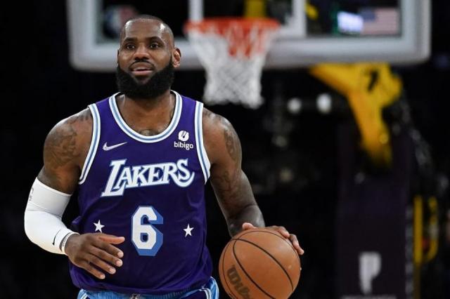 LeBron James: Extensi�n y r�cord millonario