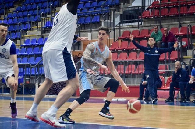 Presentaci�n, indumentaria y amistoso para Ober�