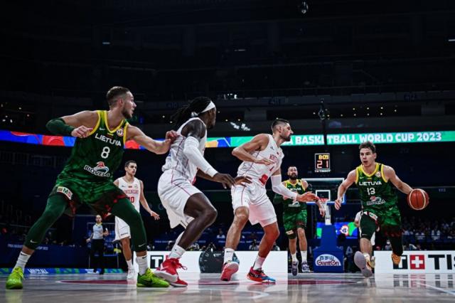 GRUPO D: Lituania pis� fuerte