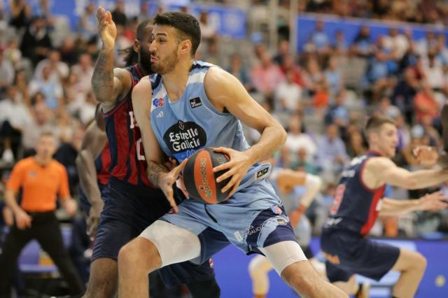 El campe�n con �xito, los embajadores encendidos