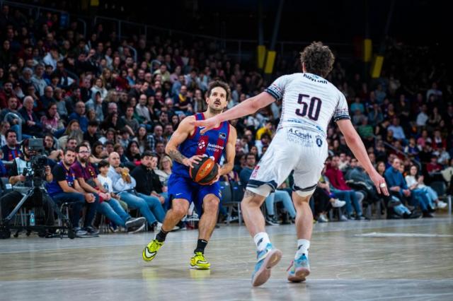 Uno holgado, otro sobre la chicharra