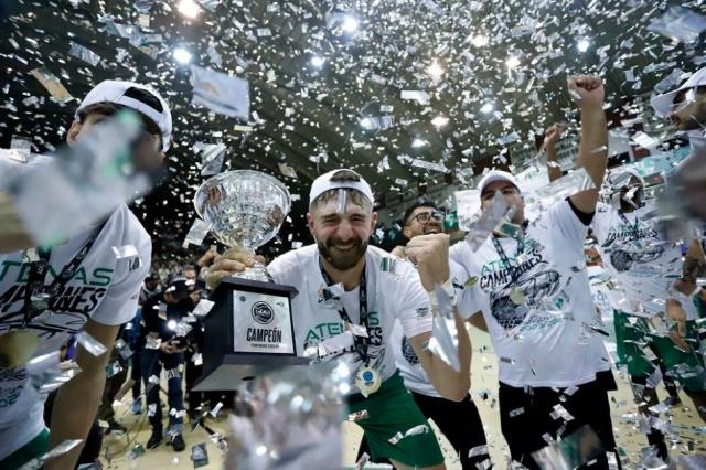 Los campeones junto a P&R