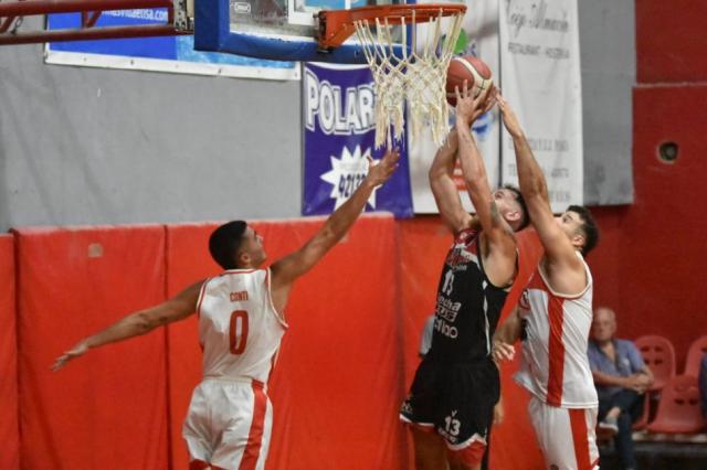 Sur A y B: Racing qued� solo en la cima, La Uni�n en racha