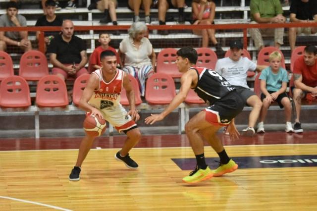 Sur A y B: Racing qued� solo en la cima, La Uni�n en racha