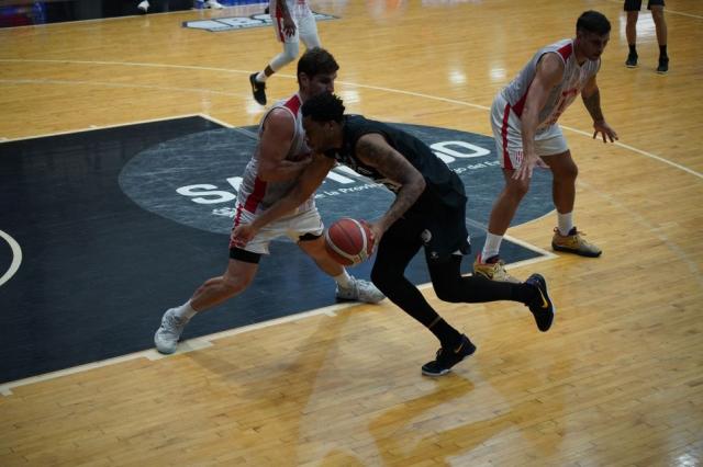 Uni�n gan� de visita y sigue entre los 8