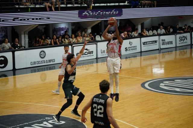 Uni�n gan� de visita y sigue entre los 8