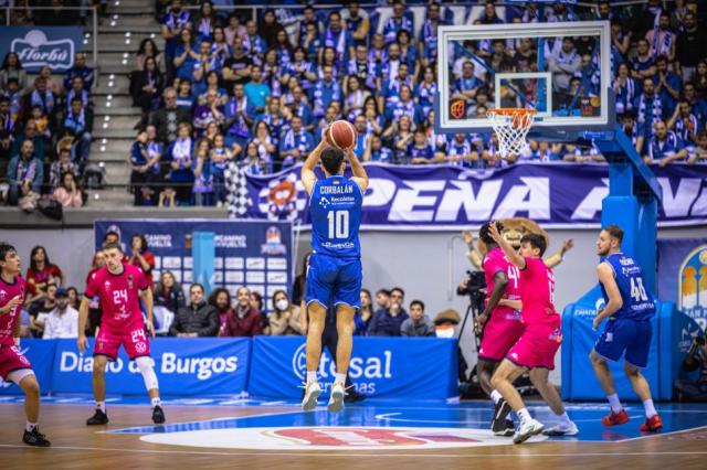 Primera FEB: Todo sigue igual arriba