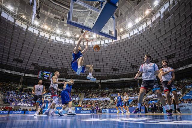 Primera FEB: Oviedo Baloncesto y Obradoiro con los bombazos de la jornada
