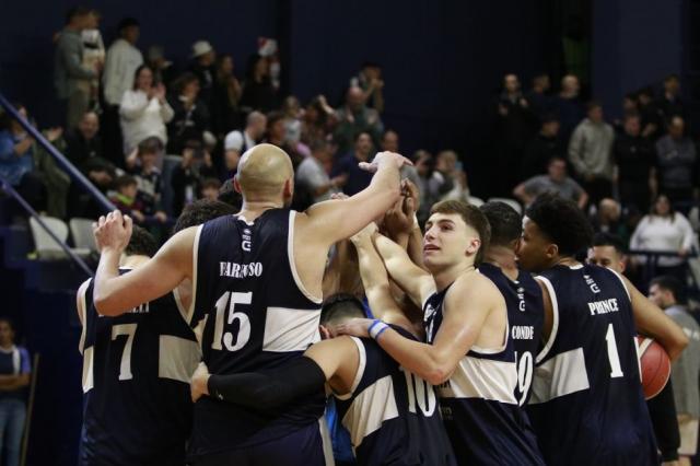 Viedma a semis, Gimnasia forz� el quinto