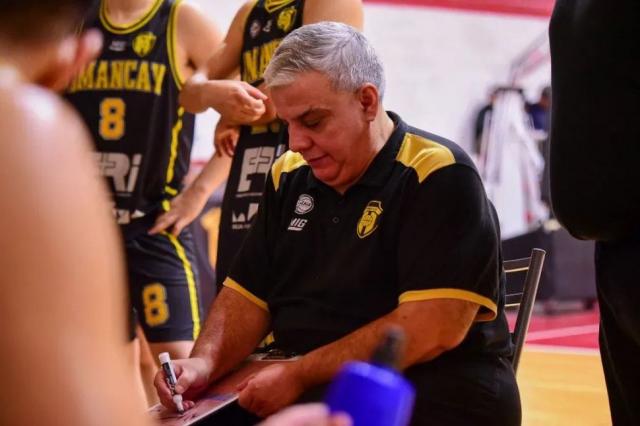 LA: Los entrenadores para la 25-26